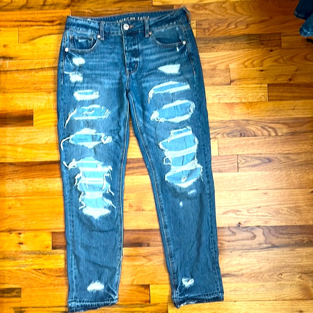 American Eagle Tomgirl ripped jeans size 6